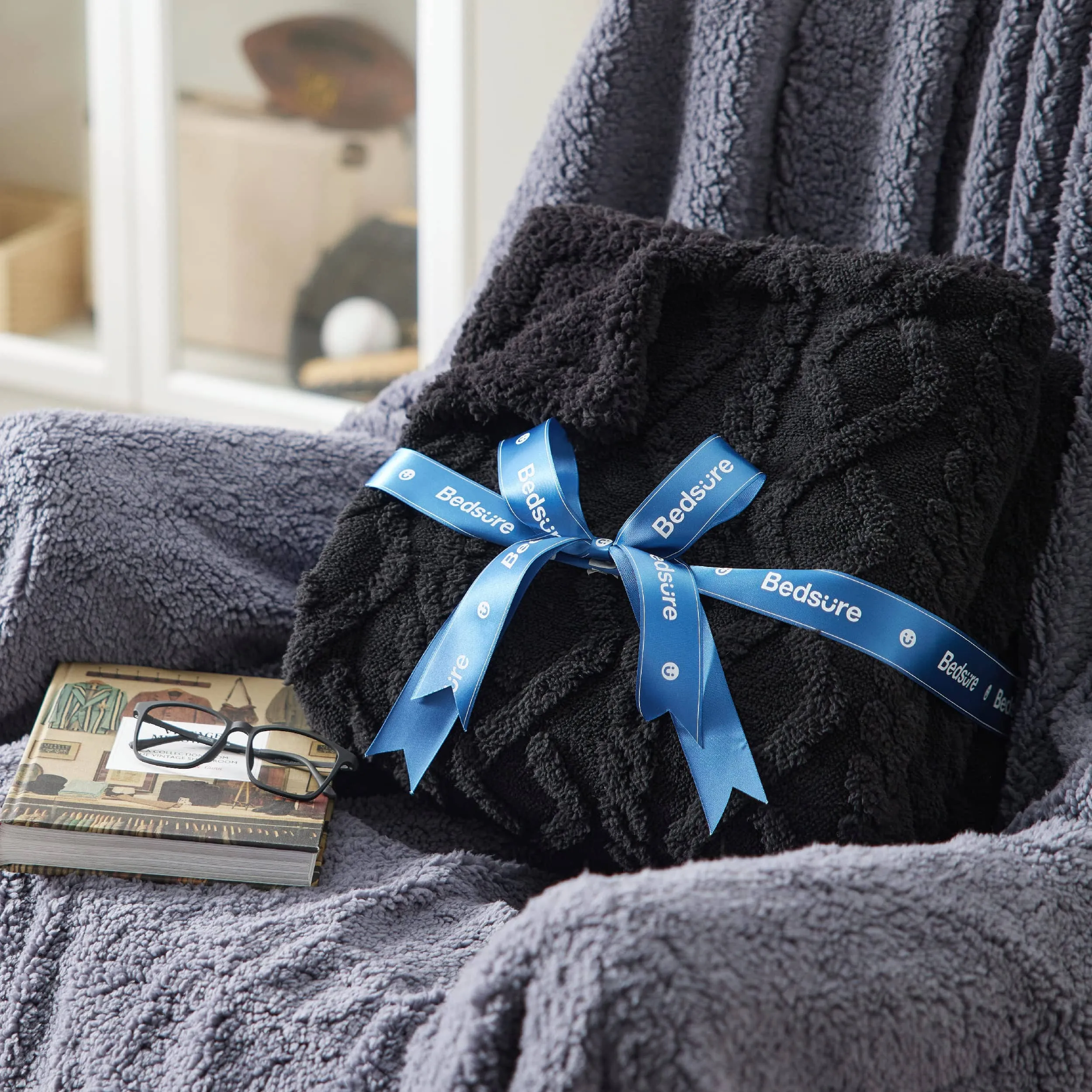 Bedsure Fuzzy Soft Sherpa Throw Blanket