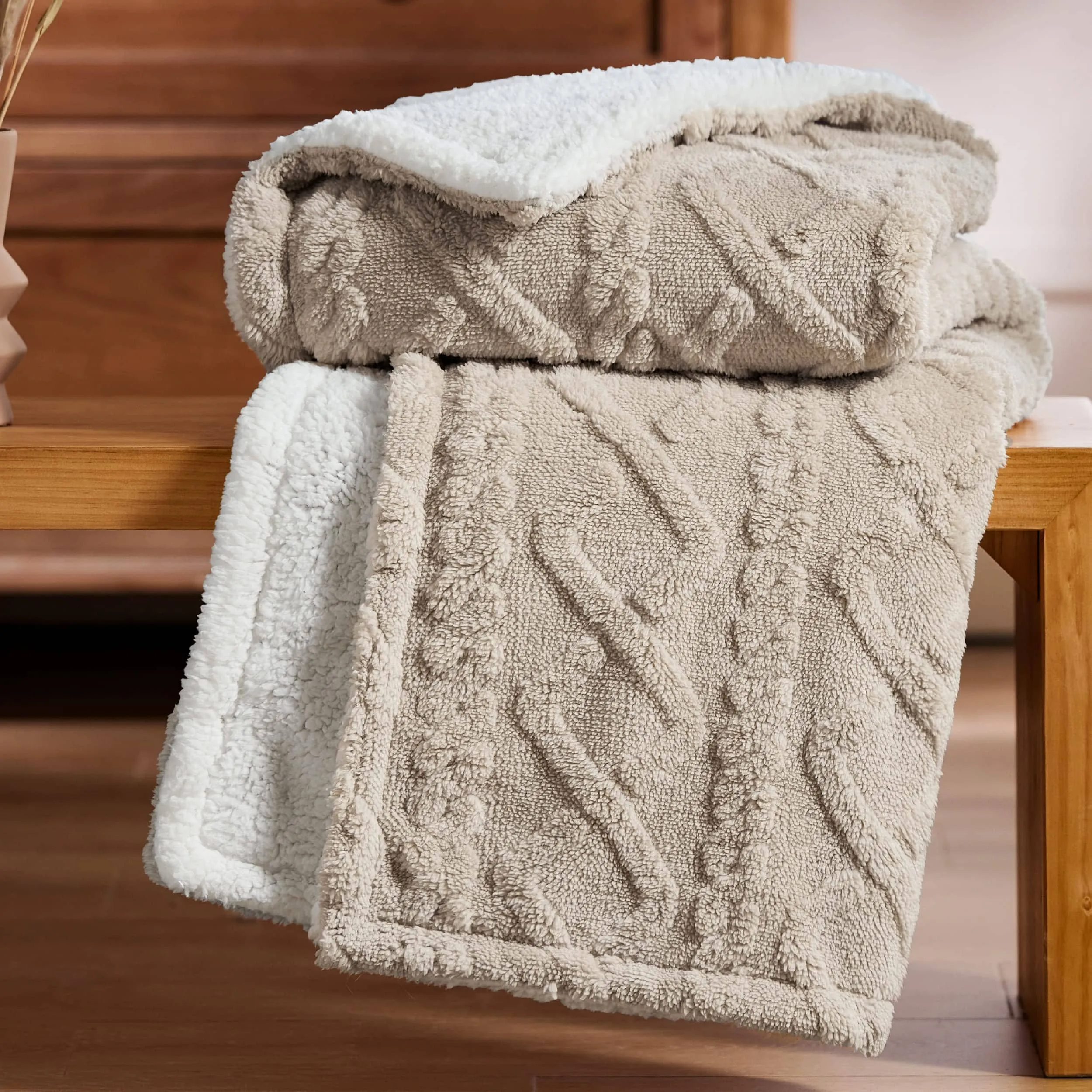 Bedsure Fuzzy Soft Sherpa Throw Blanket