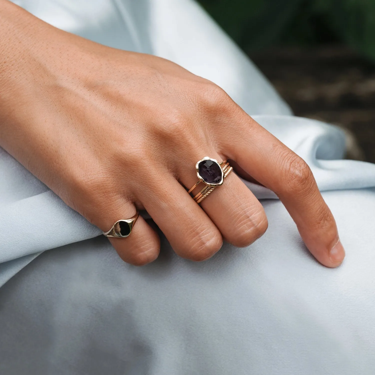 black onyx mood ring - 14k yellow gold