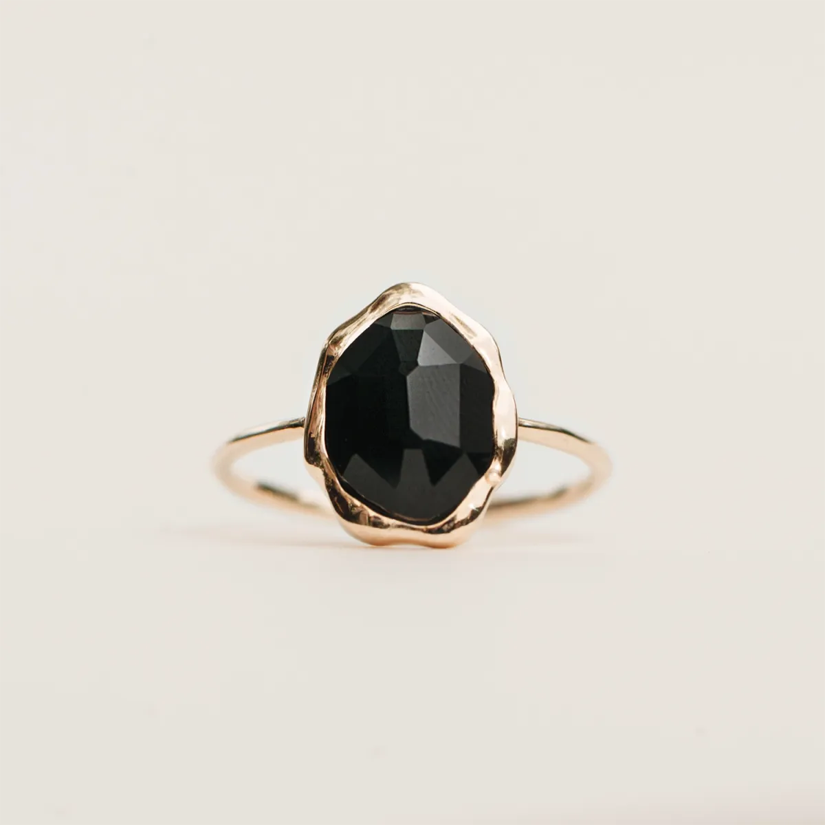 black onyx mood ring - 14k yellow gold